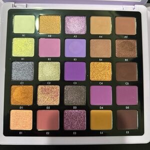 Vibrant Eyeshadow Palette with 25 Shades
